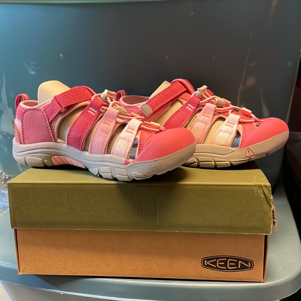 Keen kids size 5 Rapture Rose/Powder Pink Newport H2